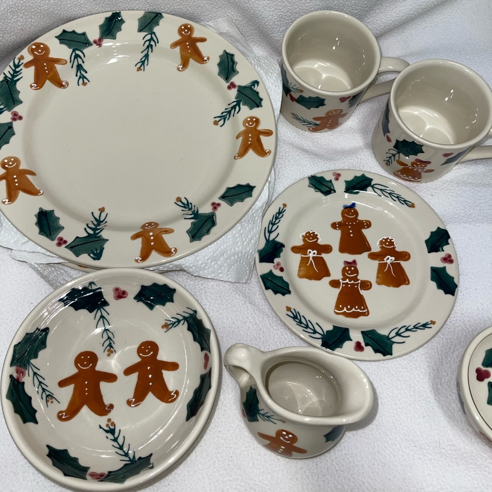 Hartstone Pottery Gingerbread Christmas dinnerware serving of 10